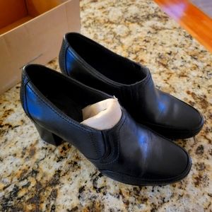 Clarks Women's Sz 10 Black Leather Pumps